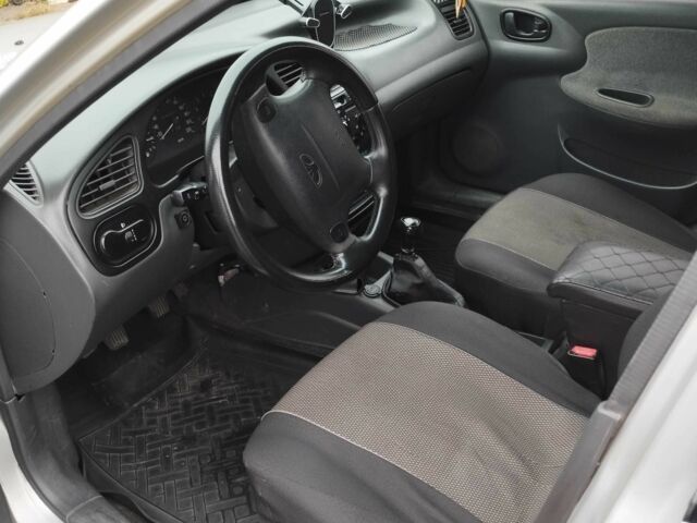 Сірий Деу Сенс, об'ємом двигуна 1.6 л та пробігом 237 тис. км за 1500 $, фото 4 на Automoto.ua