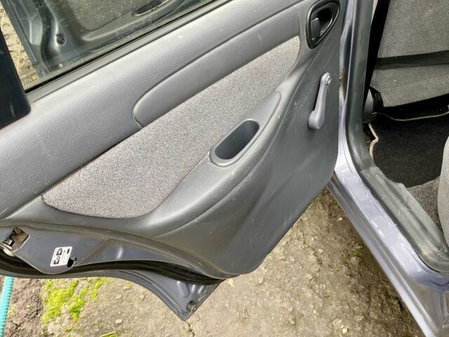 Серый Дэу Сенс, объемом двигателя 1.6 л и пробегом 244 тыс. км за 2200 $, фото 5 на Automoto.ua