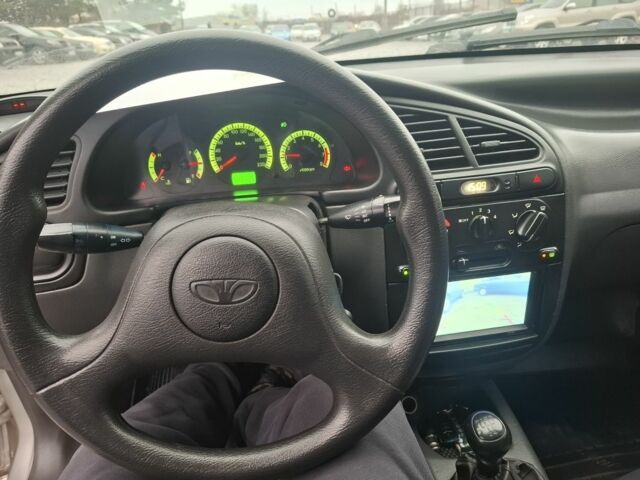 Сірий Деу Сенс, об'ємом двигуна 1.5 л та пробігом 190 тис. км за 1999 $, фото 4 на Automoto.ua