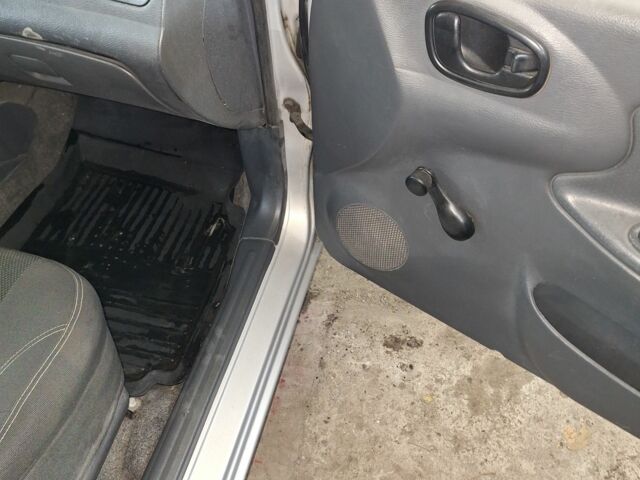 Сірий Деу Сенс, об'ємом двигуна 1.3 л та пробігом 206 тис. км за 1650 $, фото 11 на Automoto.ua