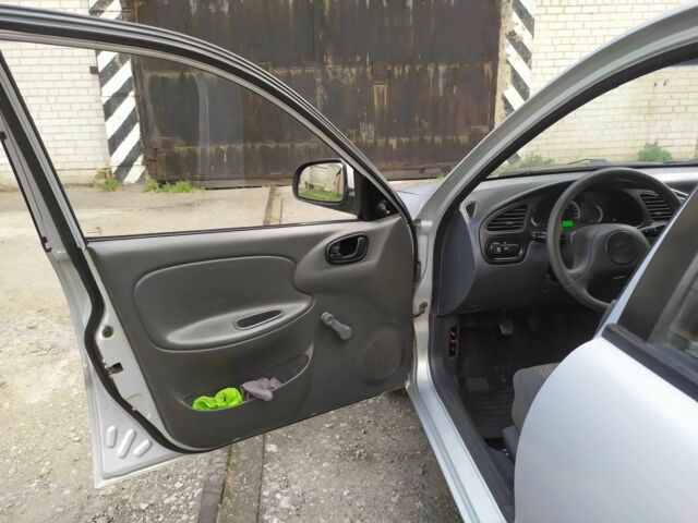 Сірий Деу Сенс, об'ємом двигуна 1.3 л та пробігом 180 тис. км за 2600 $, фото 6 на Automoto.ua