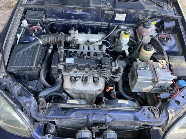 Деу Сенс 2004 у Хороле на Automoto.ua Синій Деу Сенс, об'ємом двигуна 1.5 л та пробігом 244 тис. км за 2399 $, фото 5 на Automoto.ua