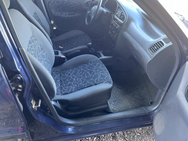 Деу Сенс 2004 у Хороле на Automoto.ua Синій Деу Сенс, об'ємом двигуна 1.5 л та пробігом 244 тис. км за 2399 $, фото 4 на Automoto.ua