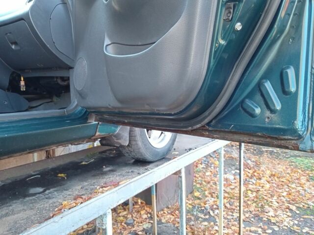 Зеленый Дэу Сенс, объемом двигателя 1.5 л и пробегом 275 тыс. км за 2385 $, фото 5 на Automoto.ua