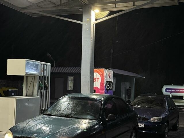 Зелений Деу Сенс, об'ємом двигуна 1.6 л та пробігом 200 тис. км за 2500 $, фото 3 на Automoto.ua