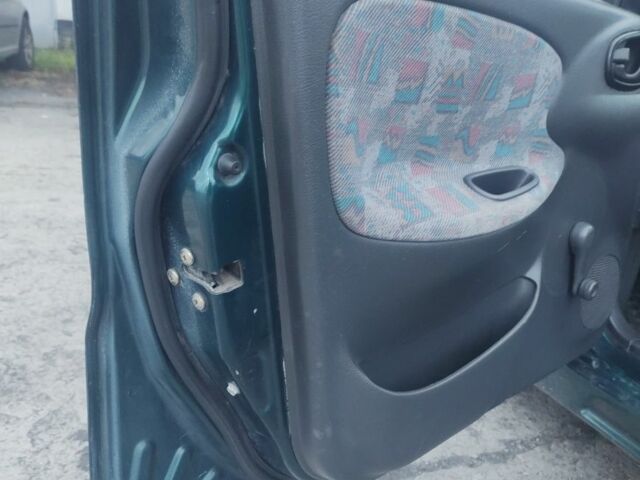 Зелений Деу Сенс, об'ємом двигуна 1.3 л та пробігом 300 тис. км за 1800 $, фото 5 на Automoto.ua