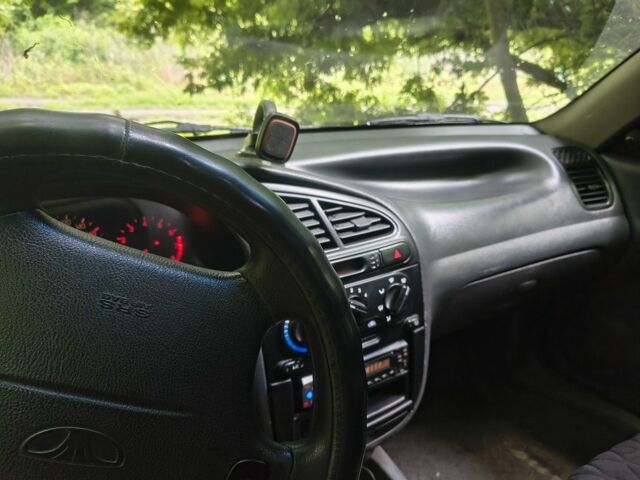 Зеленый Дэу Сенс, объемом двигателя 1.6 л и пробегом 260 тыс. км за 2700 $, фото 5 на Automoto.ua