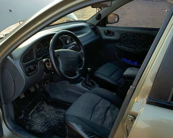 Зеленый Дэу Сенс, объемом двигателя 1.6 л и пробегом 285 тыс. км за 2850 $, фото 2 на Automoto.ua