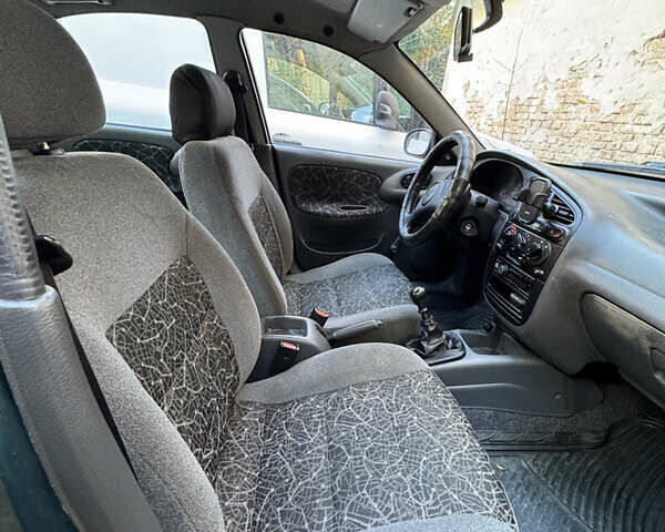 Зелений Деу Сенс, об'ємом двигуна 1.3 л та пробігом 151 тис. км за 2000 $, фото 5 на Automoto.ua