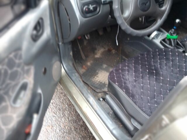 Зелений Деу Сенс, об'ємом двигуна 1.3 л та пробігом 196 тис. км за 2000 $, фото 5 на Automoto.ua