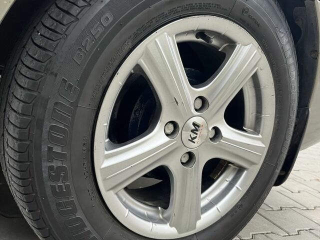 Деу Сенс 2004 у Ужгороді на Automoto.ua Зелений Деу Сенс, об'ємом двигуна 1.5 л та пробігом 120 тис. км за 2650 $, фото 10 на Automoto.ua