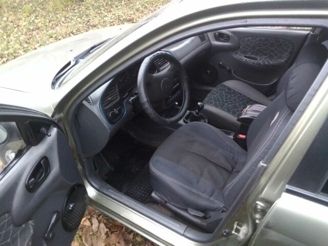 Зелений Деу Сенс, об'ємом двигуна 1.3 л та пробігом 180 тис. км за 1668 $, фото 6 на Automoto.ua