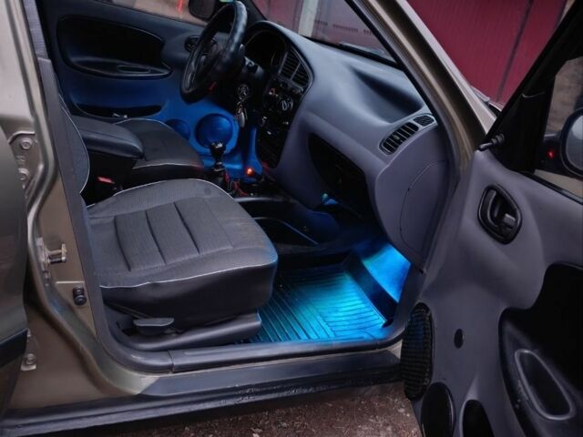 Зеленый Дэу Сенс, объемом двигателя 1.5 л и пробегом 238 тыс. км за 2000 $, фото 1 на Automoto.ua