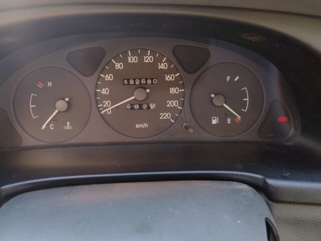 Деу Сенс 2005 у Лубнах на Automoto.ua Зелений Деу Сенс, об'ємом двигуна 1.5 л та пробігом 193 тис. км за 2200 $, фото 7 на Automoto.ua