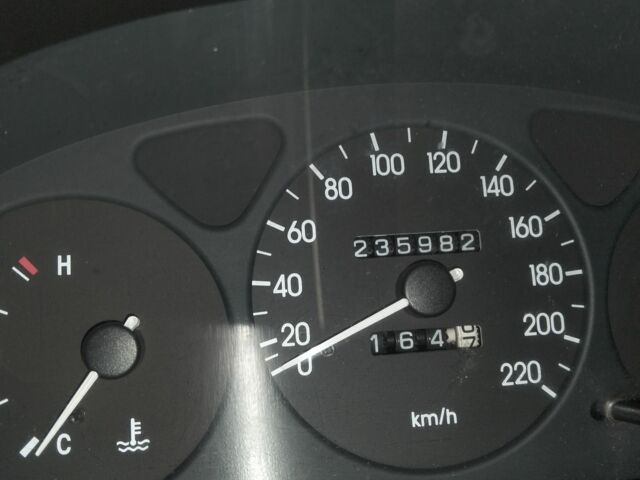 Зеленый Дэу Сенс, объемом двигателя 1.3 л и пробегом 240 тыс. км за 700 $, фото 1 на Automoto.ua