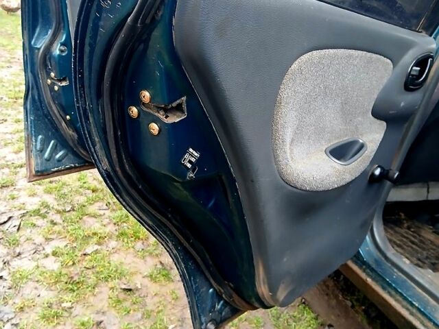 Зеленый Дэу Сенс, объемом двигателя 1.3 л и пробегом 177 тыс. км за 1200 $, фото 2 на Automoto.ua