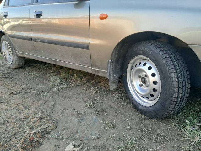 Зелений Деу Сенс, об'ємом двигуна 0 л та пробігом 300 тис. км за 2000 $, фото 1 на Automoto.ua
