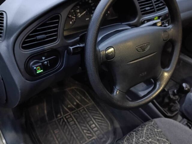 Зеленый Дэу Сенс, объемом двигателя 1.6 л и пробегом 220 тыс. км за 2200 $, фото 4 на Automoto.ua