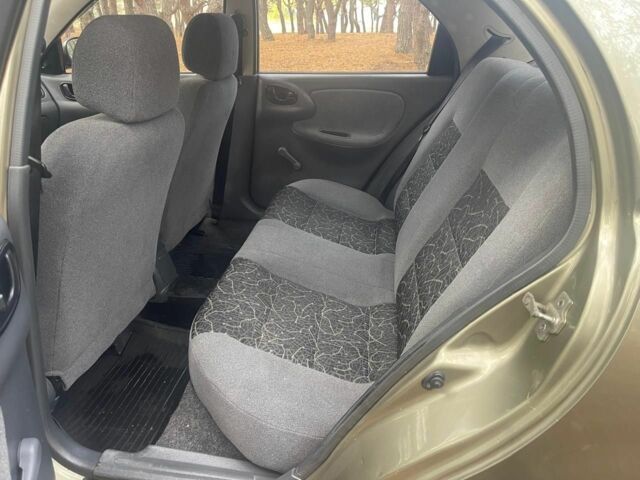 Зелений Деу Сенс, об'ємом двигуна 1.4 л та пробігом 1 тис. км за 2000 $, фото 3 на Automoto.ua