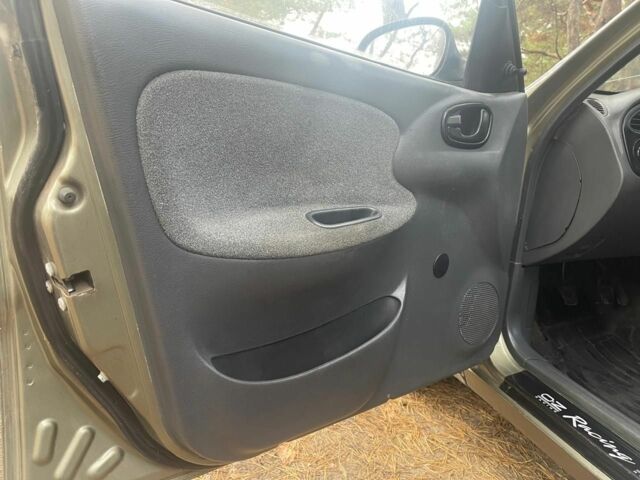 Зелений Деу Сенс, об'ємом двигуна 1.4 л та пробігом 1 тис. км за 2000 $, фото 6 на Automoto.ua