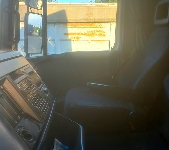 Белый Даф 95, объемом двигателя 11.6 л и пробегом 800 тыс. км за 3500 $, фото 5 на Automoto.ua