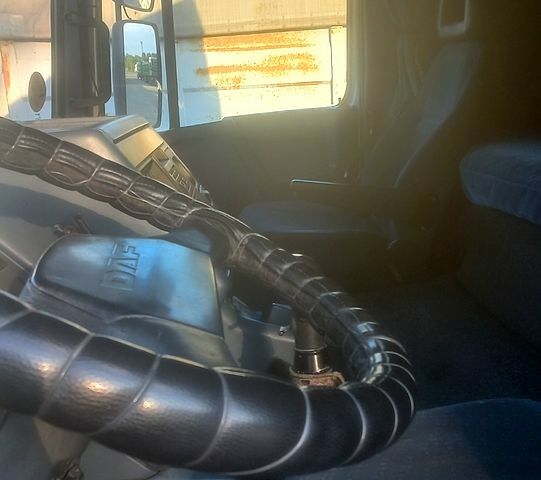 Белый Даф 95, объемом двигателя 11.6 л и пробегом 800 тыс. км за 3500 $, фото 6 на Automoto.ua