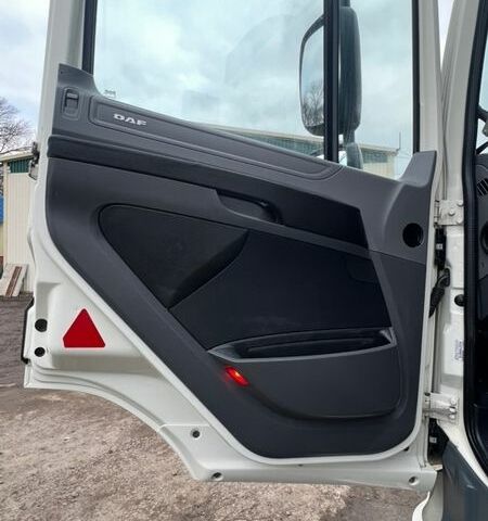 Белый Даф СФ, объемом двигателя 12.9 л и пробегом 467 тыс. км за 32000 $, фото 15 на Automoto.ua