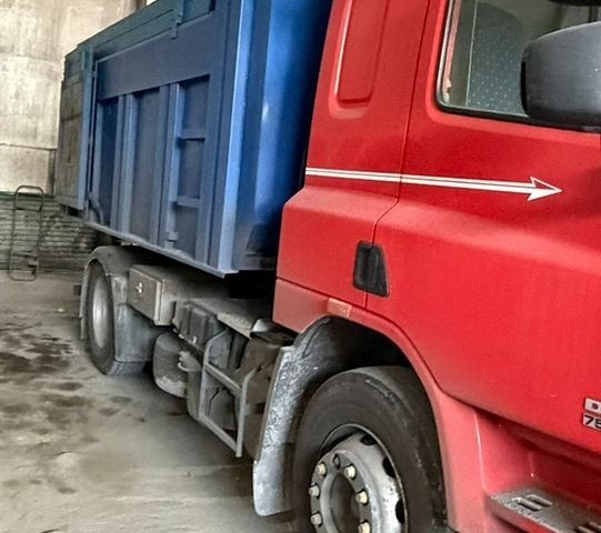 Красный Даф СФ, объемом двигателя 9.19 л и пробегом 1 тыс. км за 20000 $, фото 3 на Automoto.ua