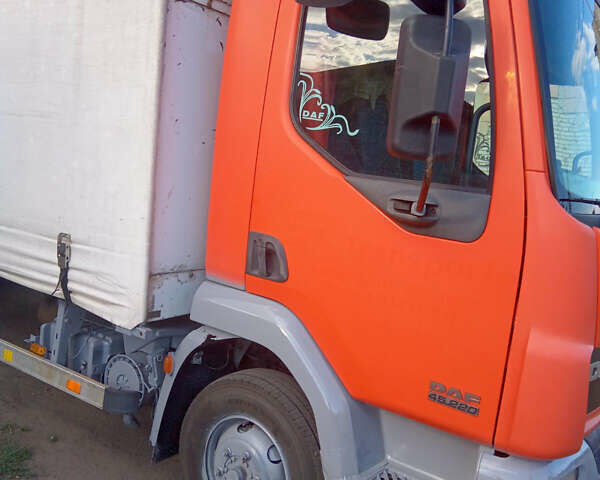 Червоний Даф LF, об'ємом двигуна 5.9 л та пробігом 638 тис. км за 12500 $, фото 1 на Automoto.ua