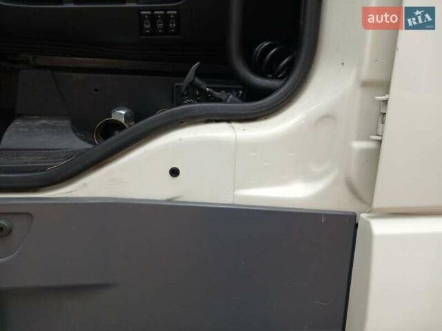 Белый Даф ХФ, объемом двигателя 12.9 л и пробегом 916 тыс. км за 25000 $, фото 4 на Automoto.ua