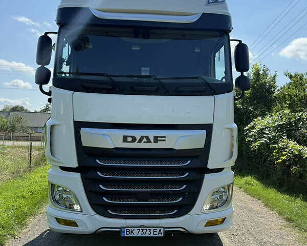 Белый Даф ХФ, объемом двигателя 12.9 л и пробегом 650 тыс. км за 76814 $, фото 3 на Automoto.ua