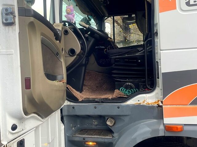 Білий Даф XF, об'ємом двигуна 12.9 л та пробігом 1000 тис. км за 15000 $, фото 9 на Automoto.ua