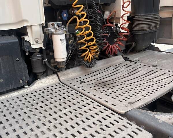 Белый Даф ХФ, объемом двигателя 12.9 л и пробегом 783 тыс. км за 21300 $, фото 6 на Automoto.ua