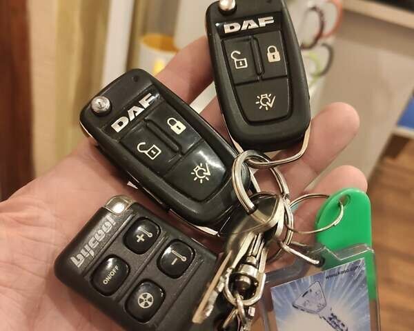Белый Даф ХФ, объемом двигателя 12.9 л и пробегом 890 тыс. км за 22500 $, фото 1 на Automoto.ua