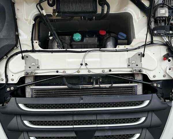 Белый Даф ХФ, объемом двигателя 12.9 л и пробегом 570 тыс. км за 25300 $, фото 18 на Automoto.ua