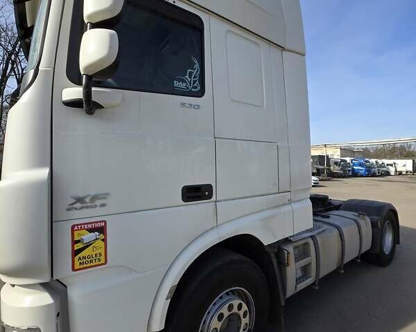 Белый Даф ХФ, объемом двигателя 12.9 л и пробегом 801 тыс. км за 26800 $, фото 2 на Automoto.ua