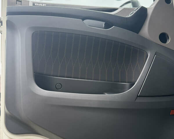 Белый Даф ХФ, объемом двигателя 12.9 л и пробегом 560 тыс. км за 32000 $, фото 26 на Automoto.ua