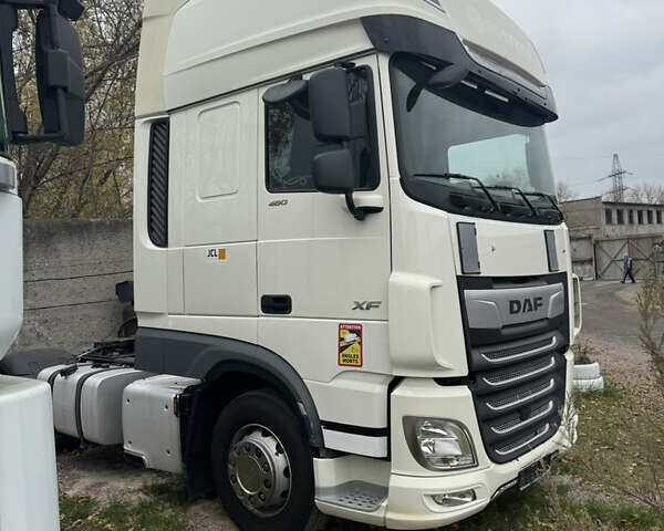 Белый Даф ХФ, объемом двигателя 12.9 л и пробегом 560 тыс. км за 32000 $, фото 1 на Automoto.ua