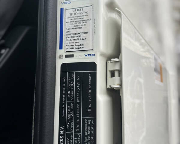 Белый Даф ХФ, объемом двигателя 12.9 л и пробегом 560 тыс. км за 32000 $, фото 6 на Automoto.ua