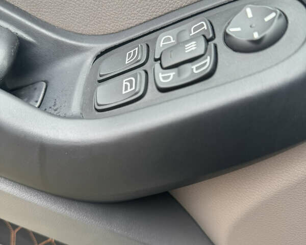 Белый Даф ХФ, объемом двигателя 12.9 л и пробегом 560 тыс. км за 32000 $, фото 25 на Automoto.ua