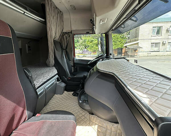 Красный Даф ХФ, объемом двигателя 12.9 л и пробегом 700 тыс. км за 15000 $, фото 14 на Automoto.ua