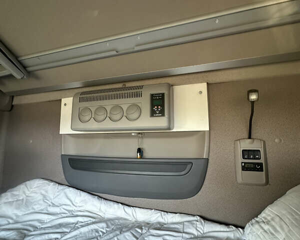 Красный Даф ХФ, объемом двигателя 12.9 л и пробегом 816 тыс. км за 23000 $, фото 16 на Automoto.ua