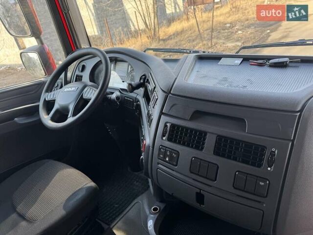 Красный Даф ХФ, объемом двигателя 12.9 л и пробегом 670 тыс. км за 23900 $, фото 12 на Automoto.ua