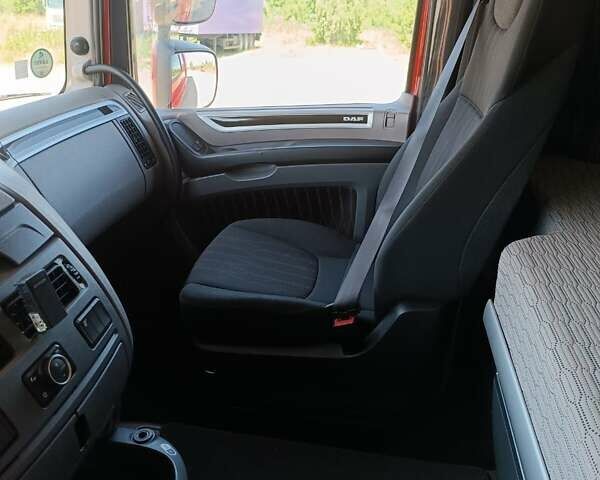 Красный Даф ХФ, объемом двигателя 12.9 л и пробегом 755 тыс. км за 37640 $, фото 12 на Automoto.ua