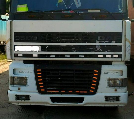 Даф ХФ, объемом двигателя 12.6 л и пробегом 1200 тыс. км за 15000 $, фото 3 на Automoto.ua