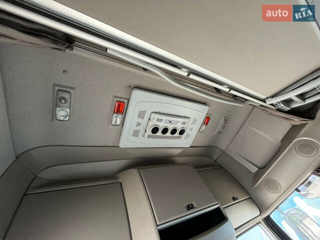 Серый Даф ХФ, объемом двигателя 12.9 л и пробегом 780 тыс. км за 15000 $, фото 10 на Automoto.ua