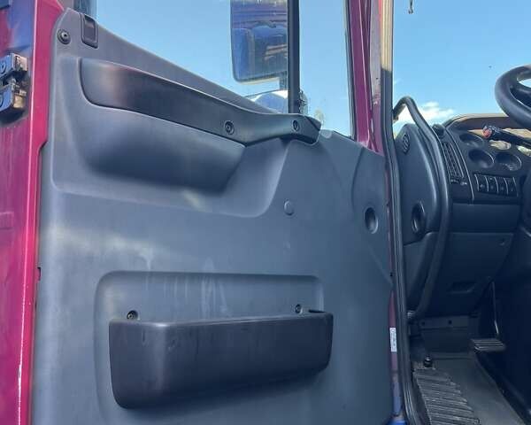 Синий Даф ХФ, объемом двигателя 12.9 л и пробегом 933 тыс. км за 8000 $, фото 2 на Automoto.ua