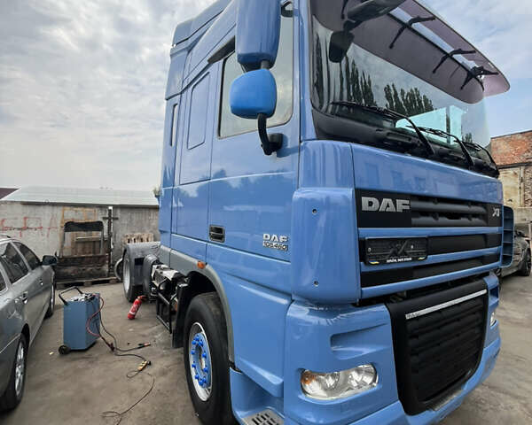 Синий Даф ХФ, объемом двигателя 0 л и пробегом 970 тыс. км за 13500 $, фото 2 на Automoto.ua