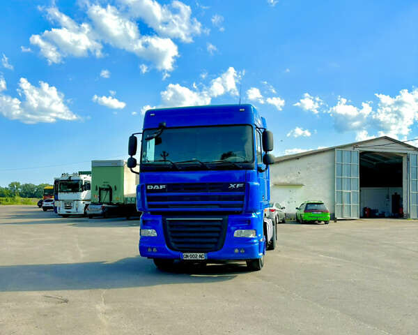 Синий Даф ХФ, объемом двигателя 12.9 л и пробегом 914 тыс. км за 17000 $, фото 1 на Automoto.ua