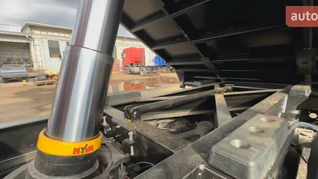 Красный Даф CF 85, объемом двигателя 12.9 л и пробегом 950 тыс. км за 28800 $, фото 2 на Automoto.ua